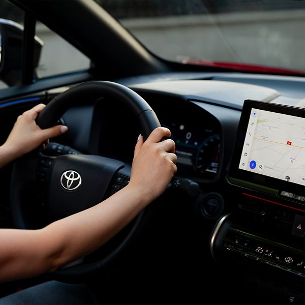 Toyota C-HR pe drum de munte