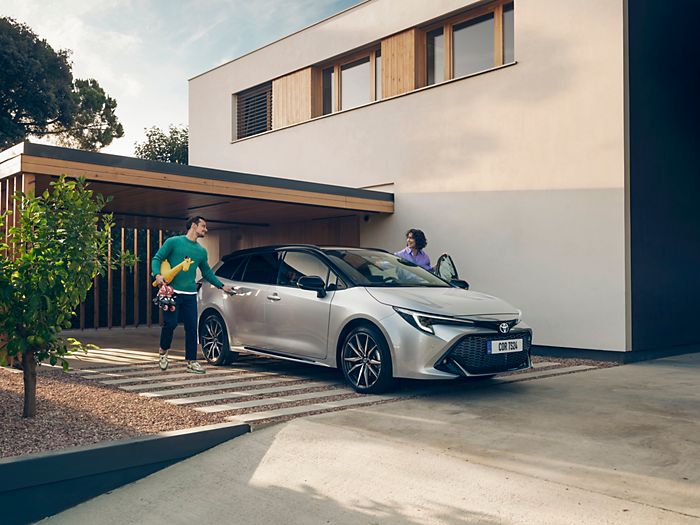 Toyota corolla touring hybrid outlet