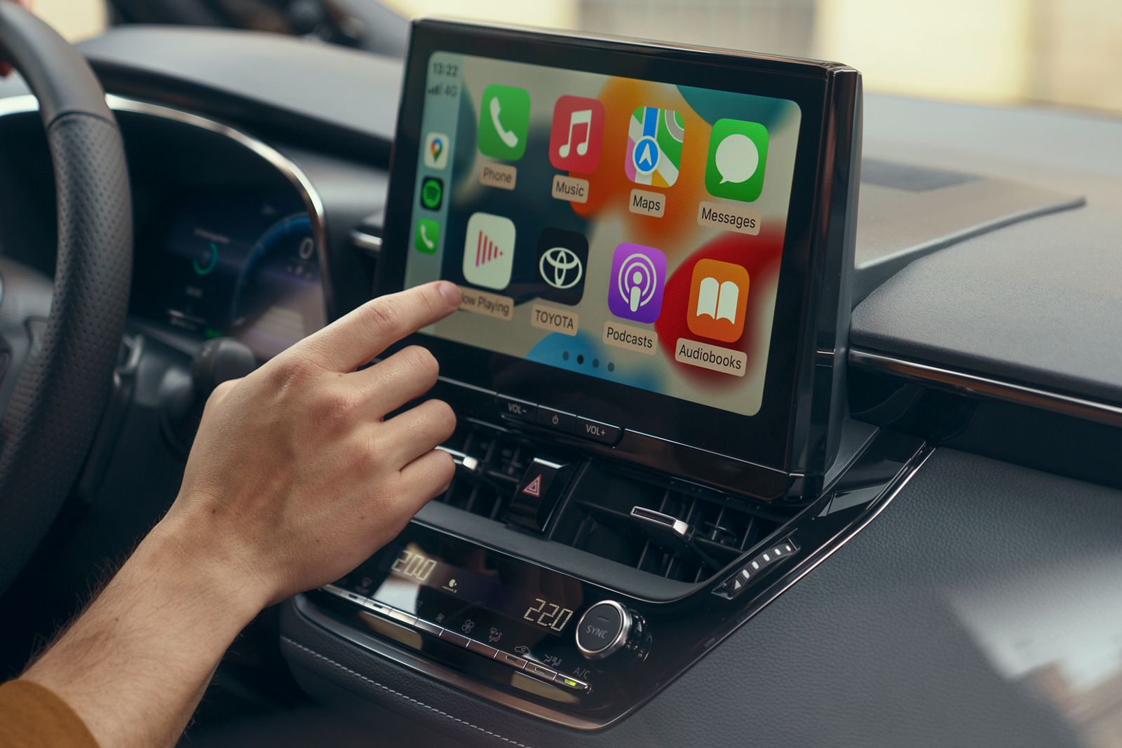 Operating Apple CarPlay on the multimedia touchscreen