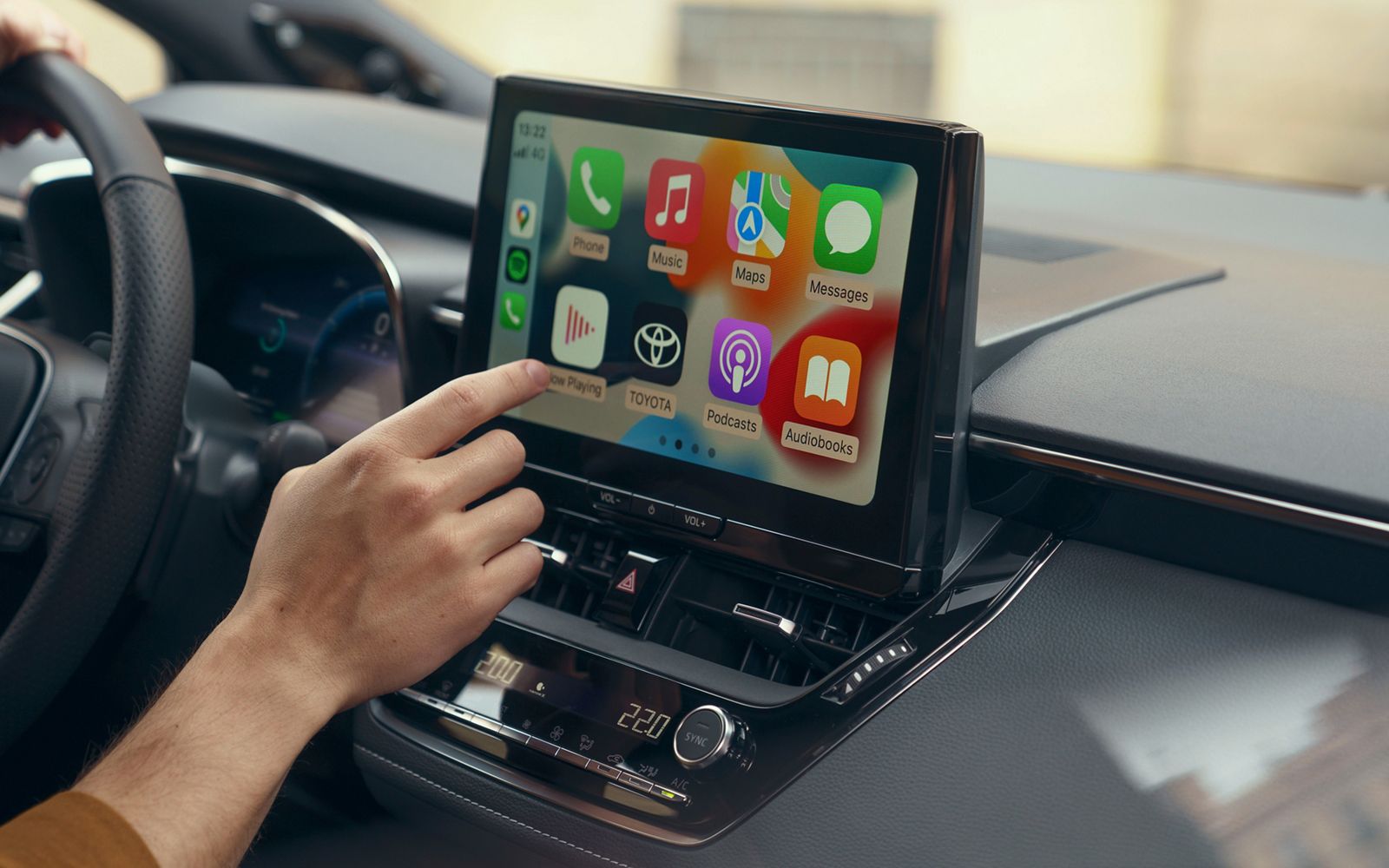 Uso de Apple CarPlay en la pantalla táctil multimedia del Toyota Corolla 5 puertas