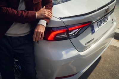 Detail zadní části Toyoty Corolla Hybrid