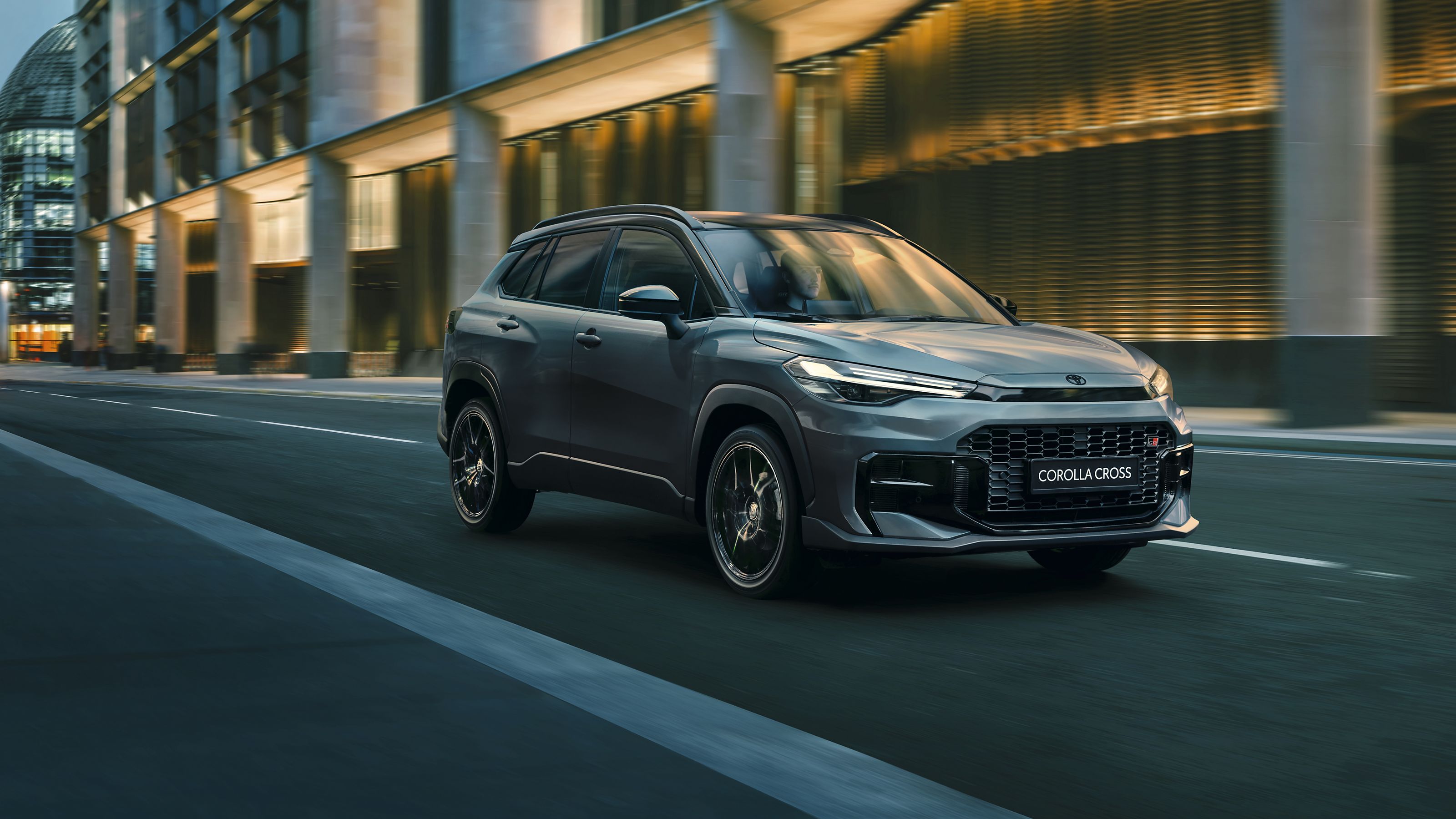 Toyota Corolla Cross qui roule en ville