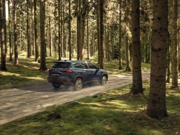 Corolla Cross AWD-i -neliveto