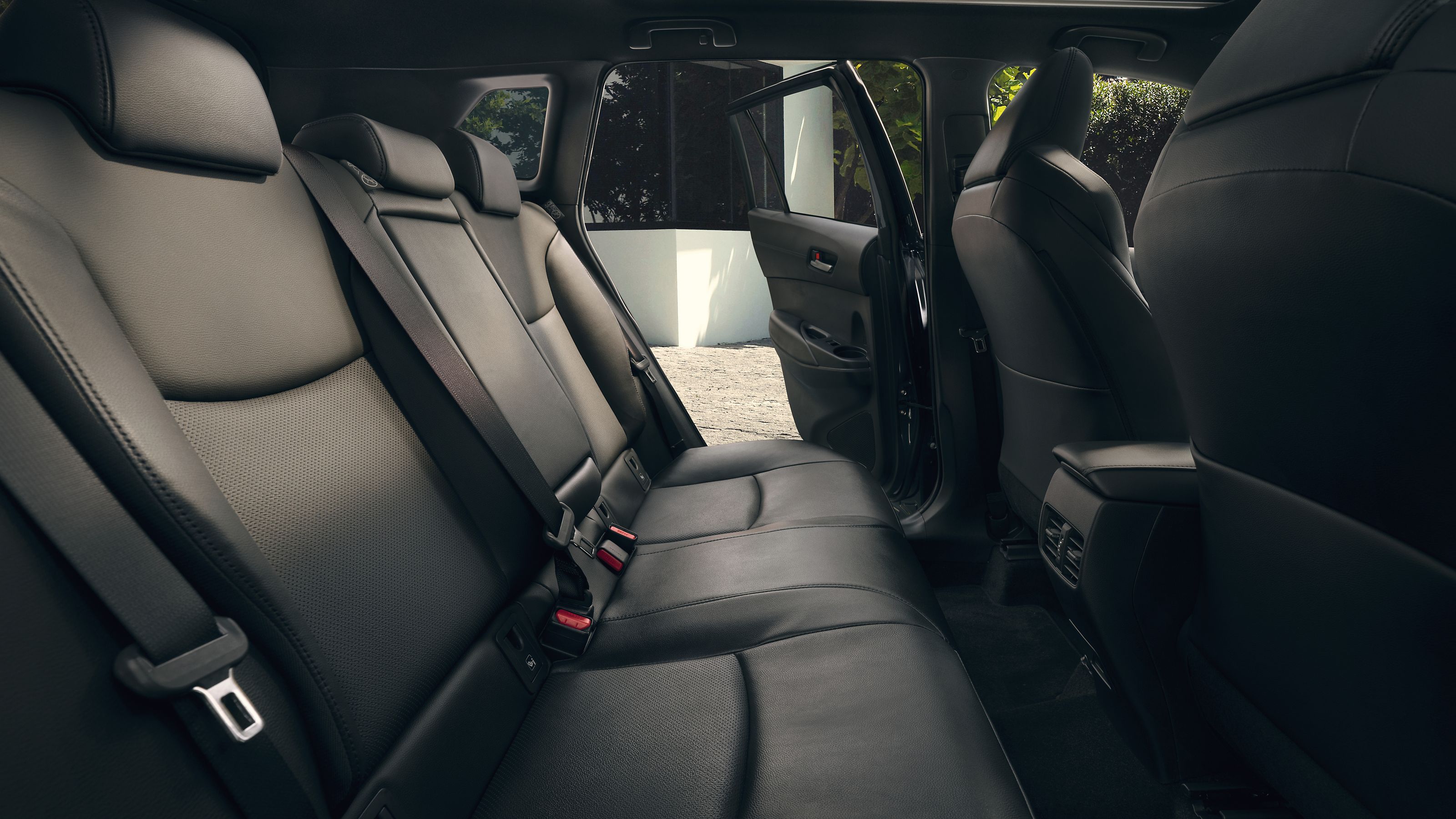 Toyota Corolla Cross vue intérieure banquette arrière