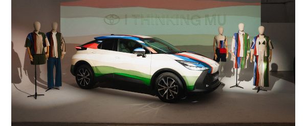 Toyota C-HR Hybrid by Thinking Mu
