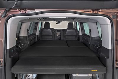 Interior furgón Toyota camperizado