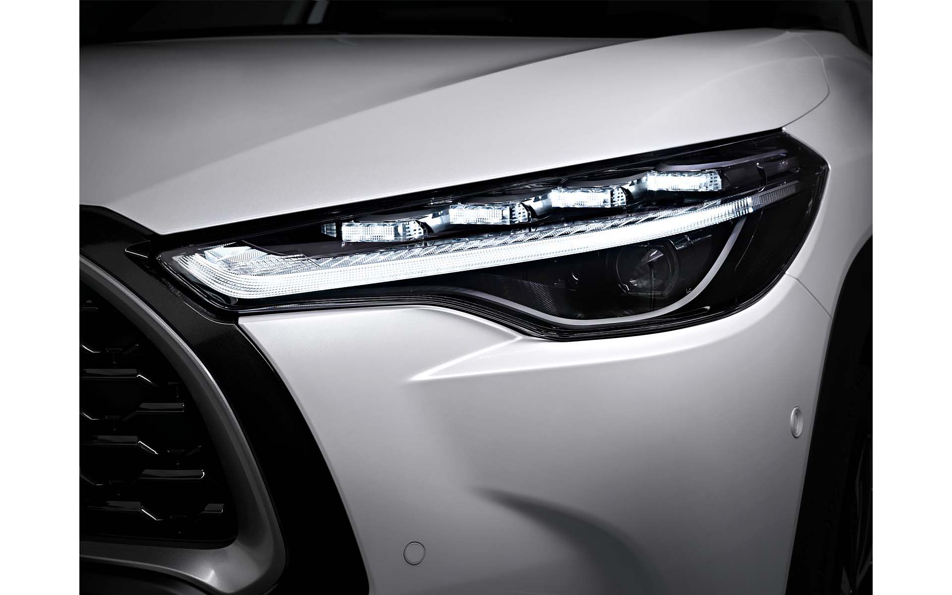Carousel A post-expand 7 COROLLA CROSS HYBRID_1600x1200