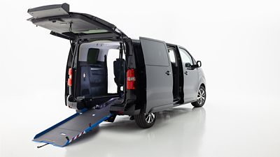 Proace con rampa lateral para silla de ruedas