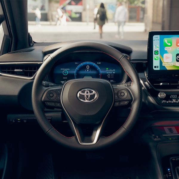 Corolla Hatchback Hybrid direksiyon ve hız göstergesi