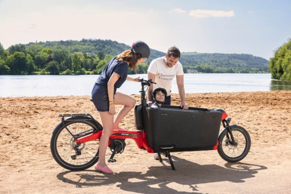 Toyota-vélo-cargo-famille-enfants