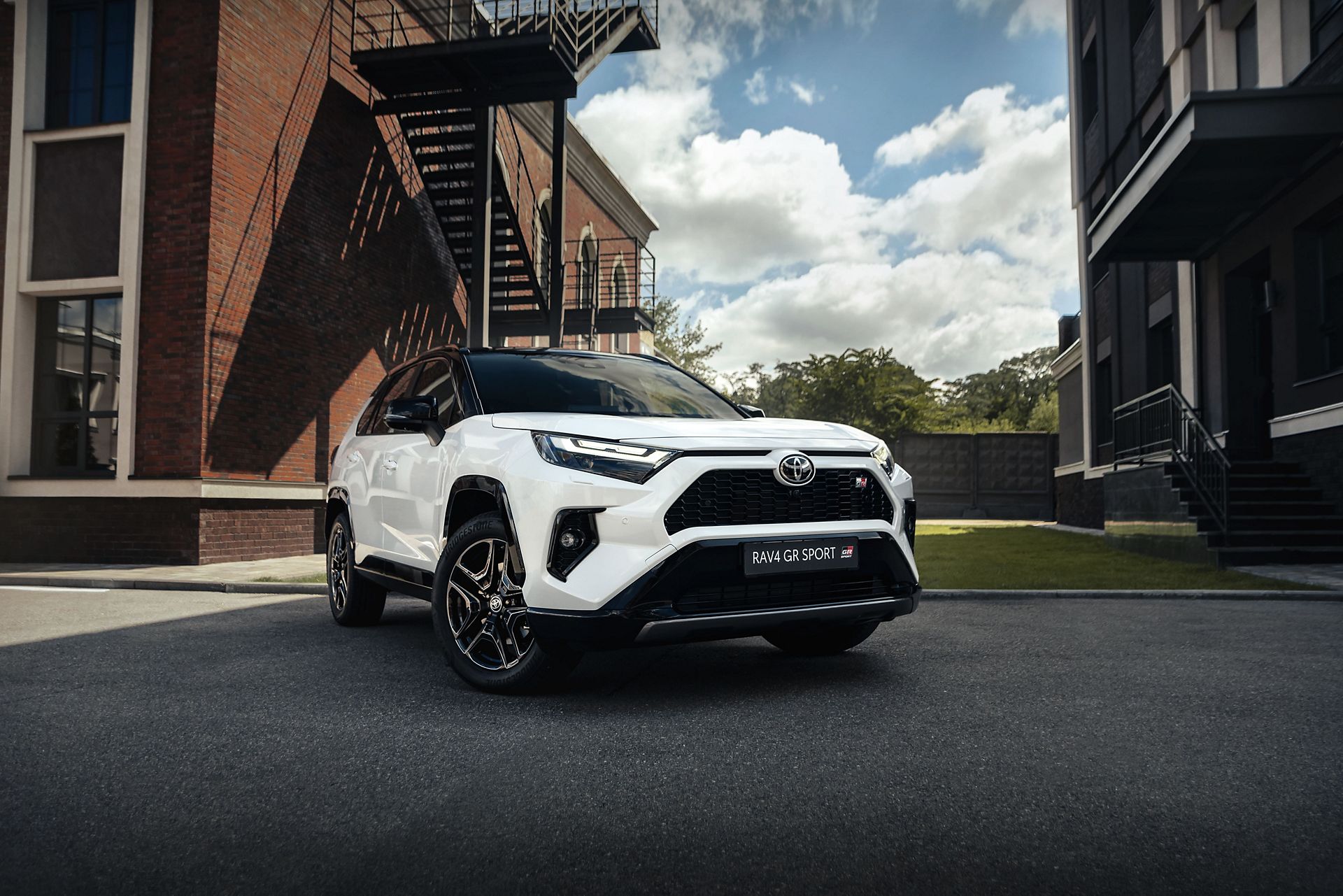 RAV4 Exterior image1