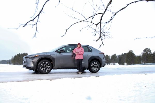 Toyota bZ4X ja Eija Airisniemi