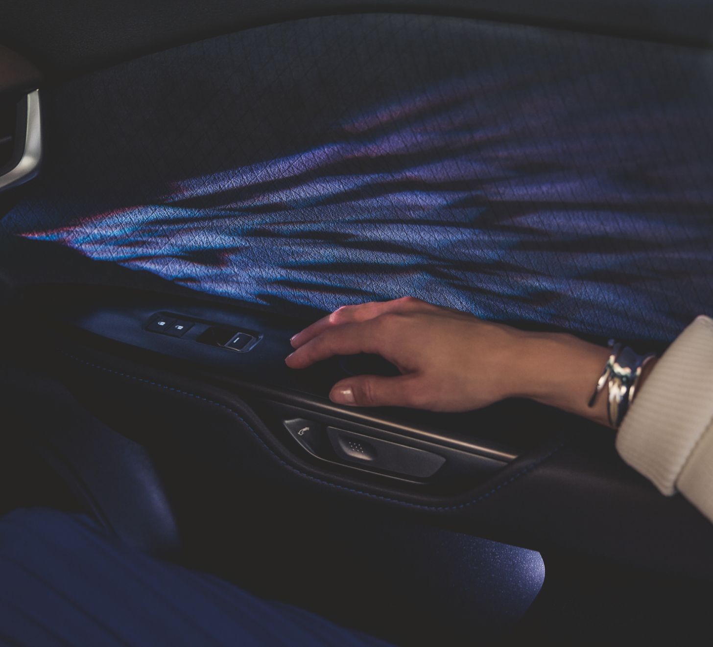 Vista interior do lado do condutor