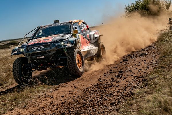 GR DKR Hilux Evo