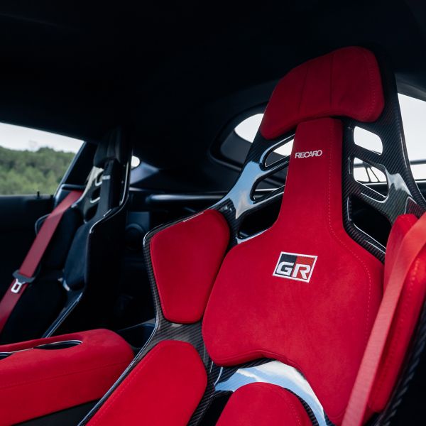 GR, Supra, A90, Final, Edition, interieur, stoelen, rode, bekleding