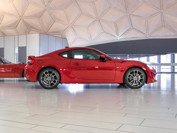 Toyota GT86 in red side angle