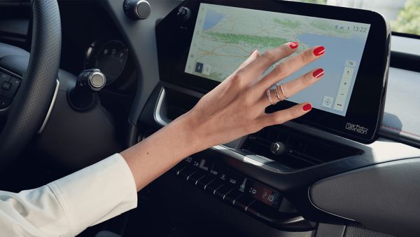  Lexus UX:n multimedialaite