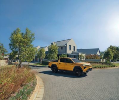 Nuovo Hilux su una strada di città