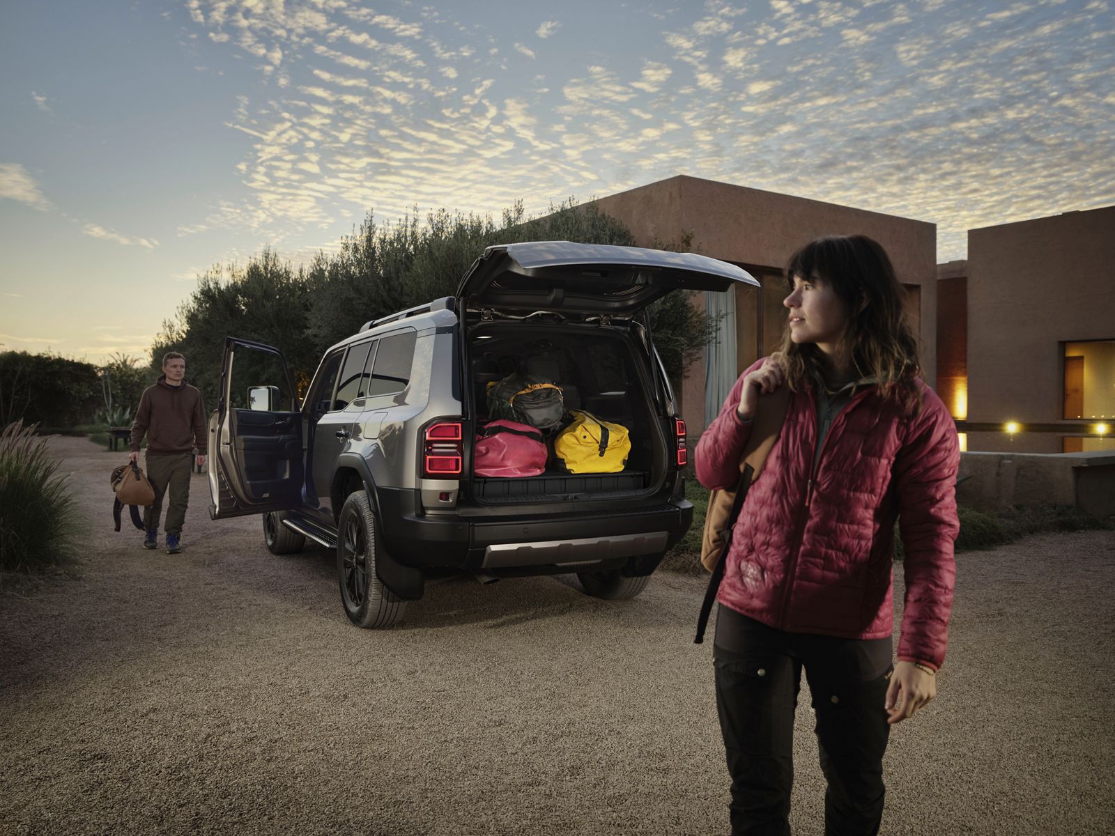  Land Cruiser Prado'nun geniş bagaj alanı, arka koltuklar yatırılmış şekilde