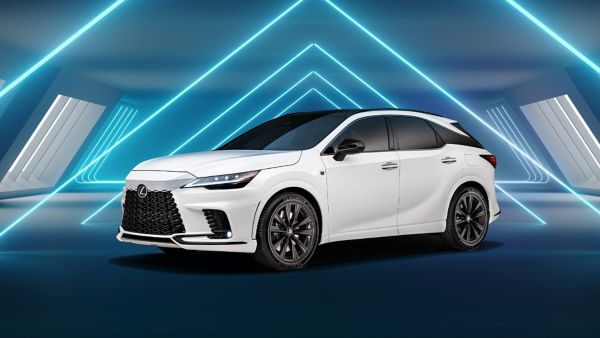 Profil boczny samochodu Lexus RX