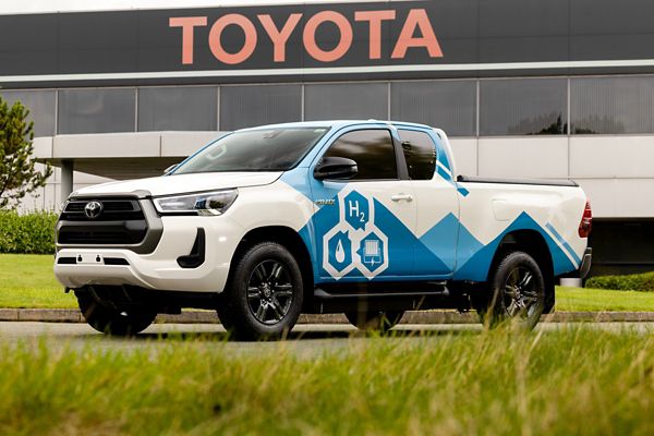 Toyota Hidrojen Yakıt Hücreli Hilux Prototipi