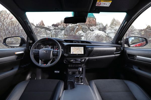 Hilux, GR, SPORT, interieur, dashboard, stoelen, stuur