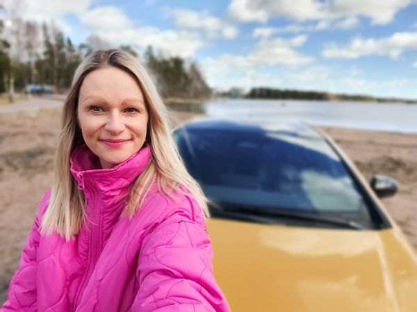 Toyota Prius Plug-in Hybrid koeajo ja Johanna Lätti