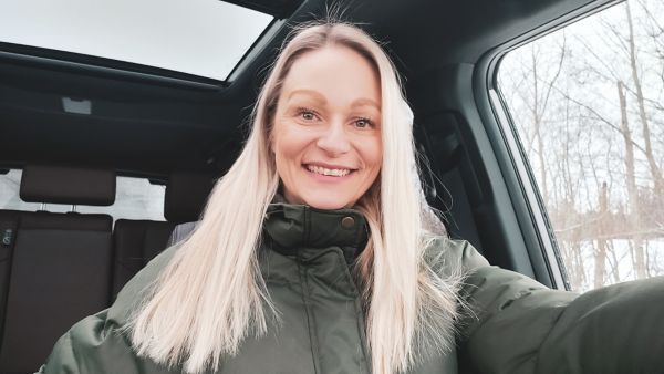 Johanna Lätti ja Toyota Land Cruiser
