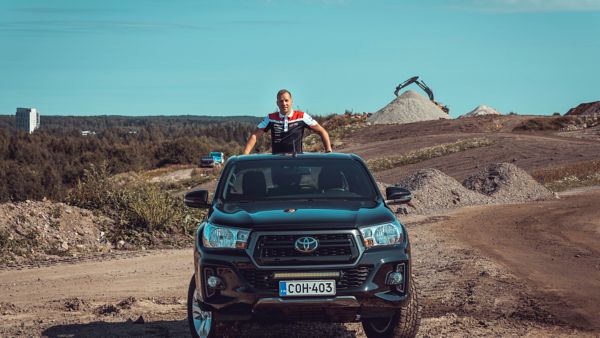 Kartturi Jonne Halttunen ja Toyota Hilux