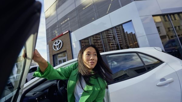 KINTO-Brand2.0_Share_Jane_Dealership_3-2