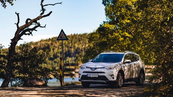 MÅLINGER VISER: TOYOTAS HYBRIDER KJØRER 50% ELEKTRISK