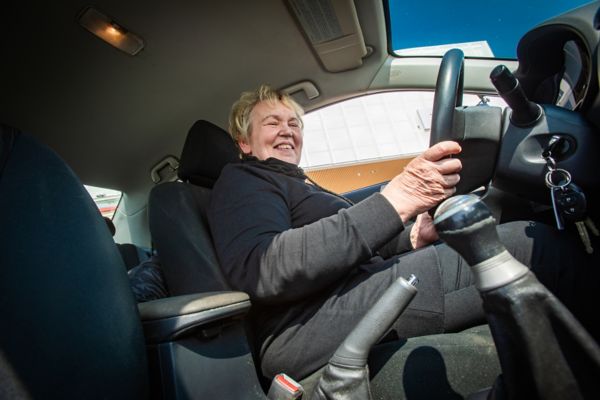 Viron maaseudulta Suomeen muuttanut Kersti ajoi 17 vuodessa enemmän kuin useimmat koko elämänsä aikana – luotettavalla Toyotalla. 