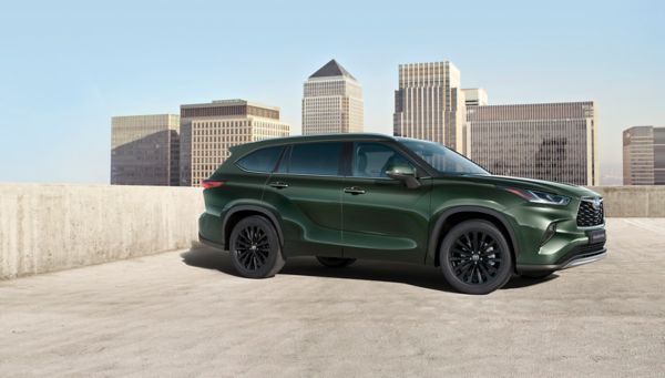 Plus grand SUV hybride de Toyota, le Highlander dispose désormais de différentes options lui conférant un nouveau look ainsi que de nouvelles technologies lui offrant une meilleure connectivité et des possibilités d’utilisation personnalisées