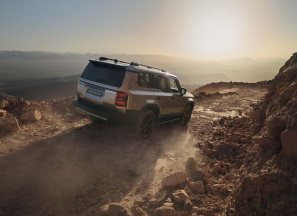 Land Cruiser в пустиня