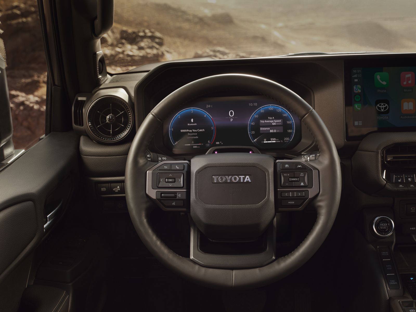 Digital cockpit Toyota Land Cruiser