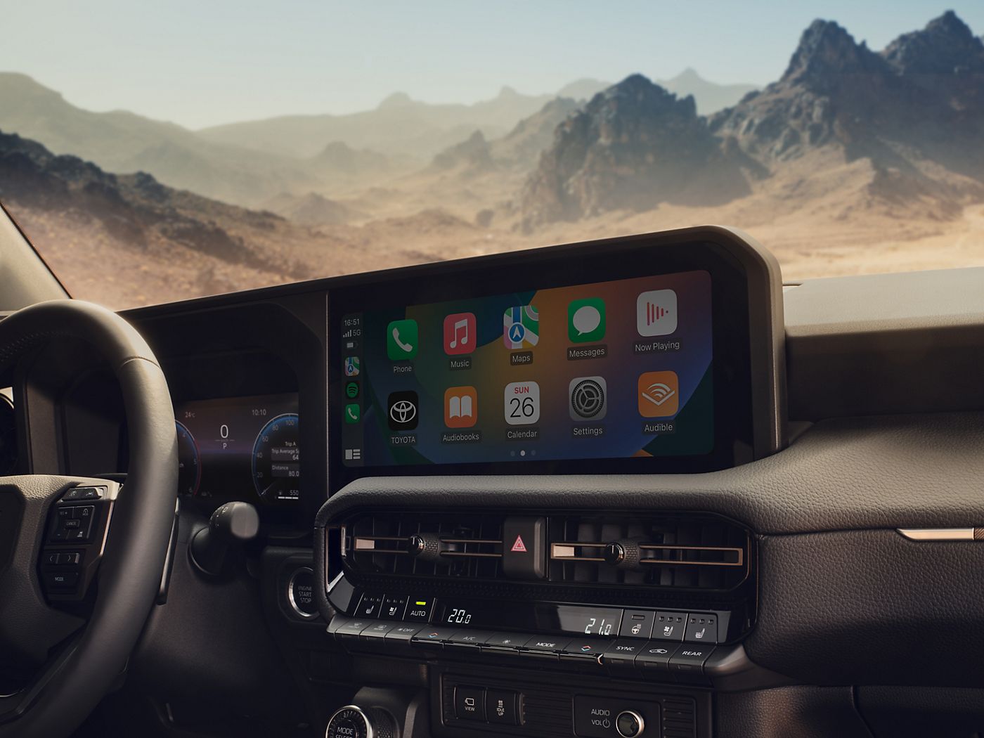The wide Land Cruiser multimedia system 