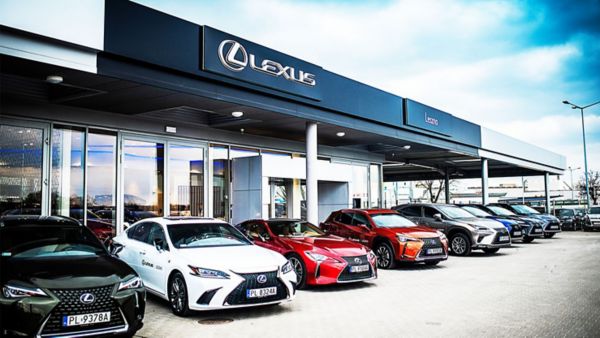 Salon Lexus Leszno z zewnątrz