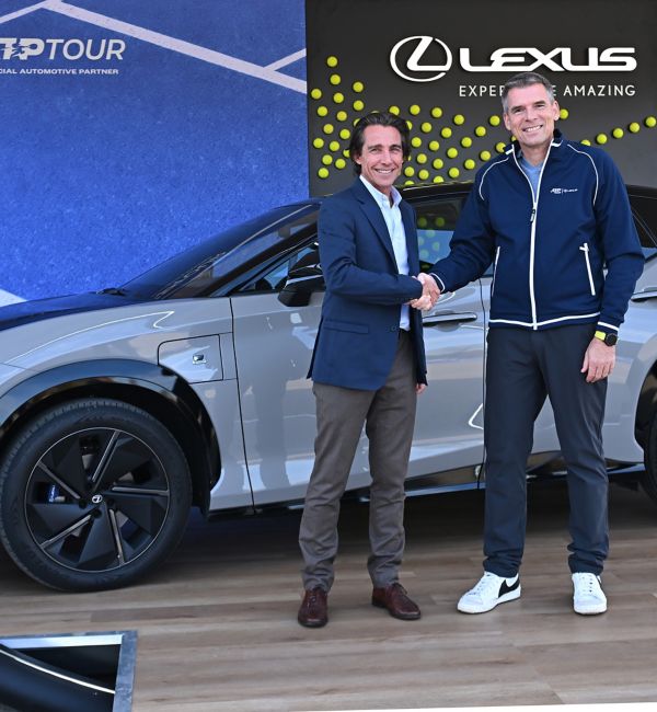 Lexus en APT partnership, Eno Polo en Andre Schmidt schudden elkaar de hand