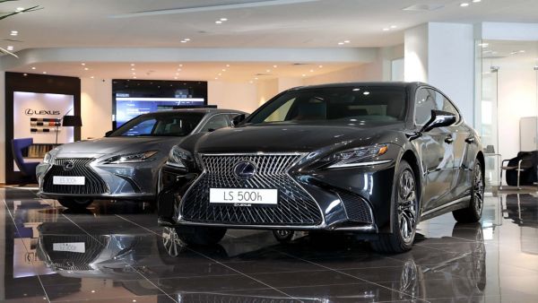 Lexus-Dolmabahce-Showroom-gallery03-v2_tcm-3176-1643942