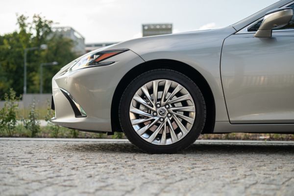 Lexus-ES-300h-16