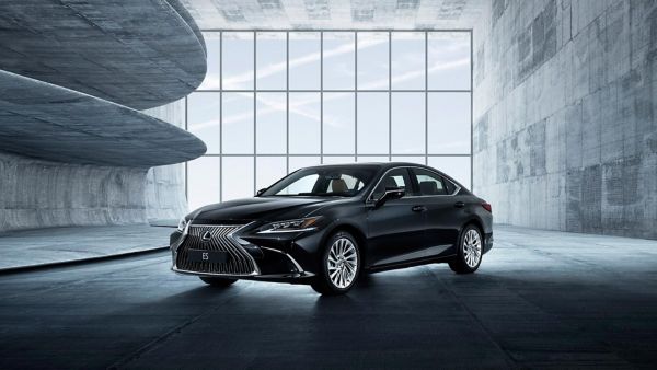 Lexus-ES-gallery02-1920x1080-v2_tcm-3176-1365102