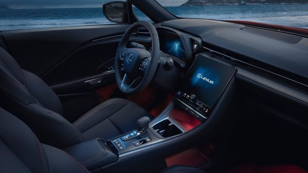 Lexus, LBX, interieur, voorstoelen, dashboard