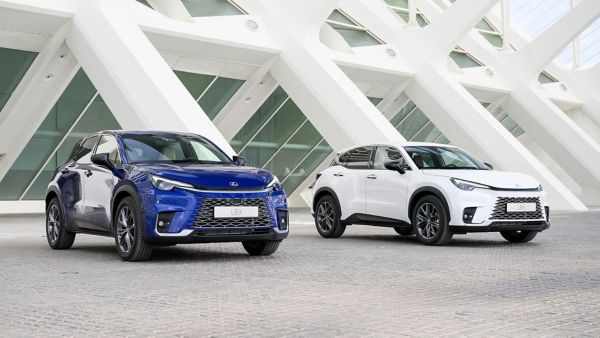 Lexus, LBX, wit, blauw, exterieur, driekwart, linksvoor