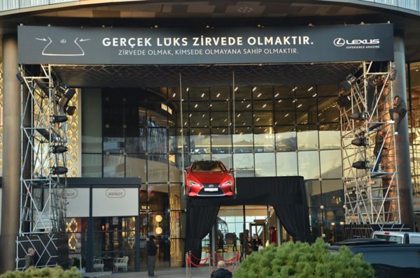 LEXUS VENEDİK FİLM FESTİVALİ’NDE KIRMIZI HALI’DA BOY GÖSTERECEK