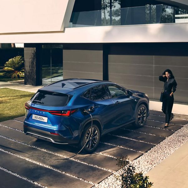 Lexus NX 450h exterieur schuinachter