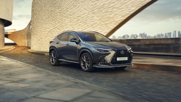 Lexus NX 450h, plug in hybrid, exterieur, rechts voor, grijs