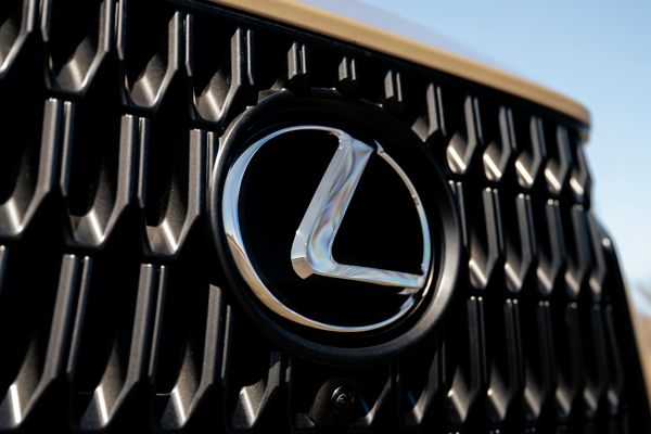 Lexus, NX, Overtrail, exterieur, logo