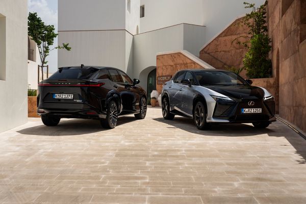 Lexus RZ 500e achterkant 500e F SPORT voorkant 2025