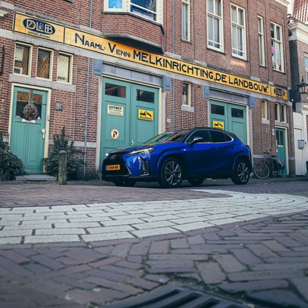 Lexus, UX 300h, exterieur, driekwart, rechtsvoor