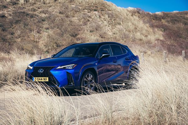 Lexus, UX, 300h, exterieur, driekwart, rechtsvoor, close up